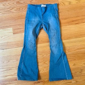 Free People Flared and cropped pull on denim. Fits petite perfectly.